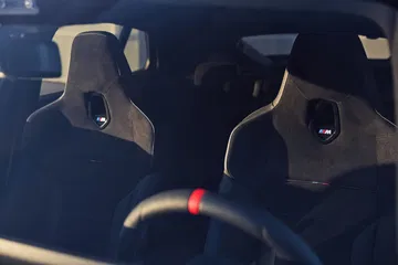 Volante multifunción del BMW X2 con inserciones de alta calidad.