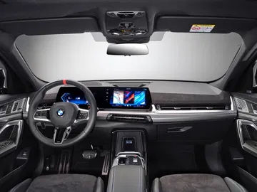 Vista del volante e instrumentación con pantalla digital del BMW X2.