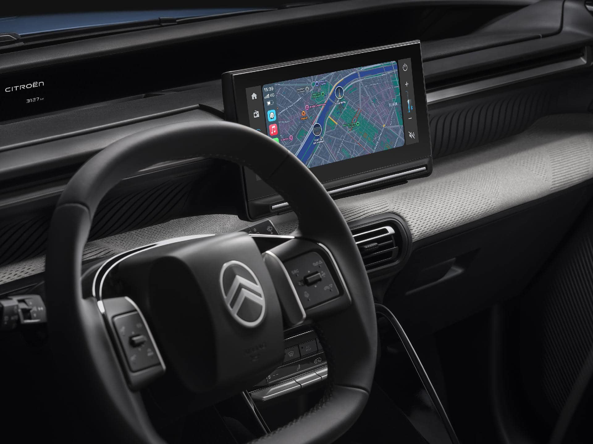Volante multifunción y pantalla táctil del sistema de infotainment.