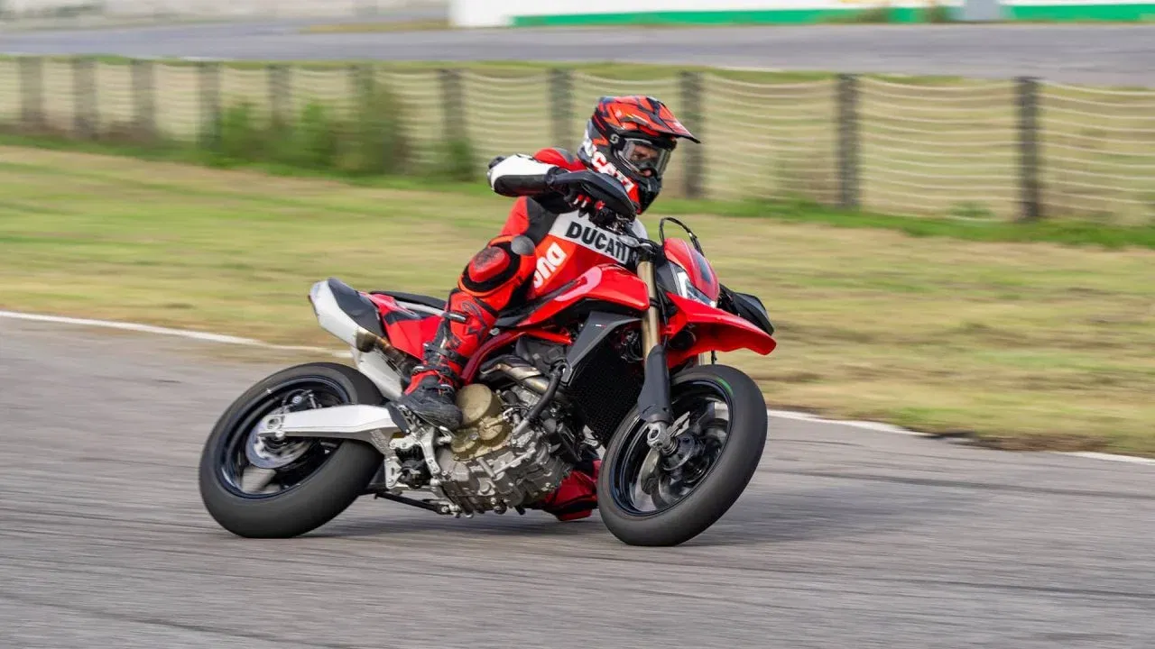 [Imagen: ducati-hypermotard-698-mono-03-1280x720.webp]