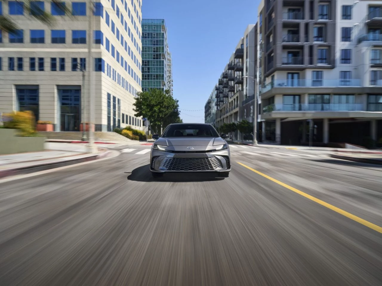 toyota-camry-2024-9-1280x960.webp