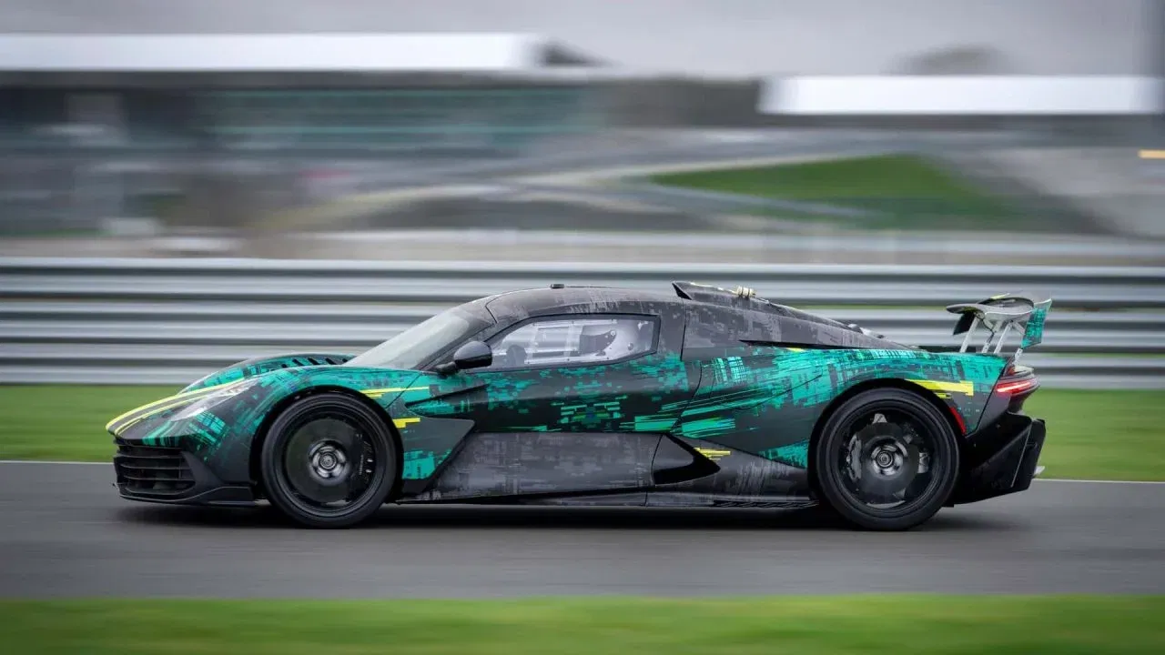 https://www.diariomotor.com/imagenes/2023/12/aston-martin-valhalla-01-1280x720.webp
