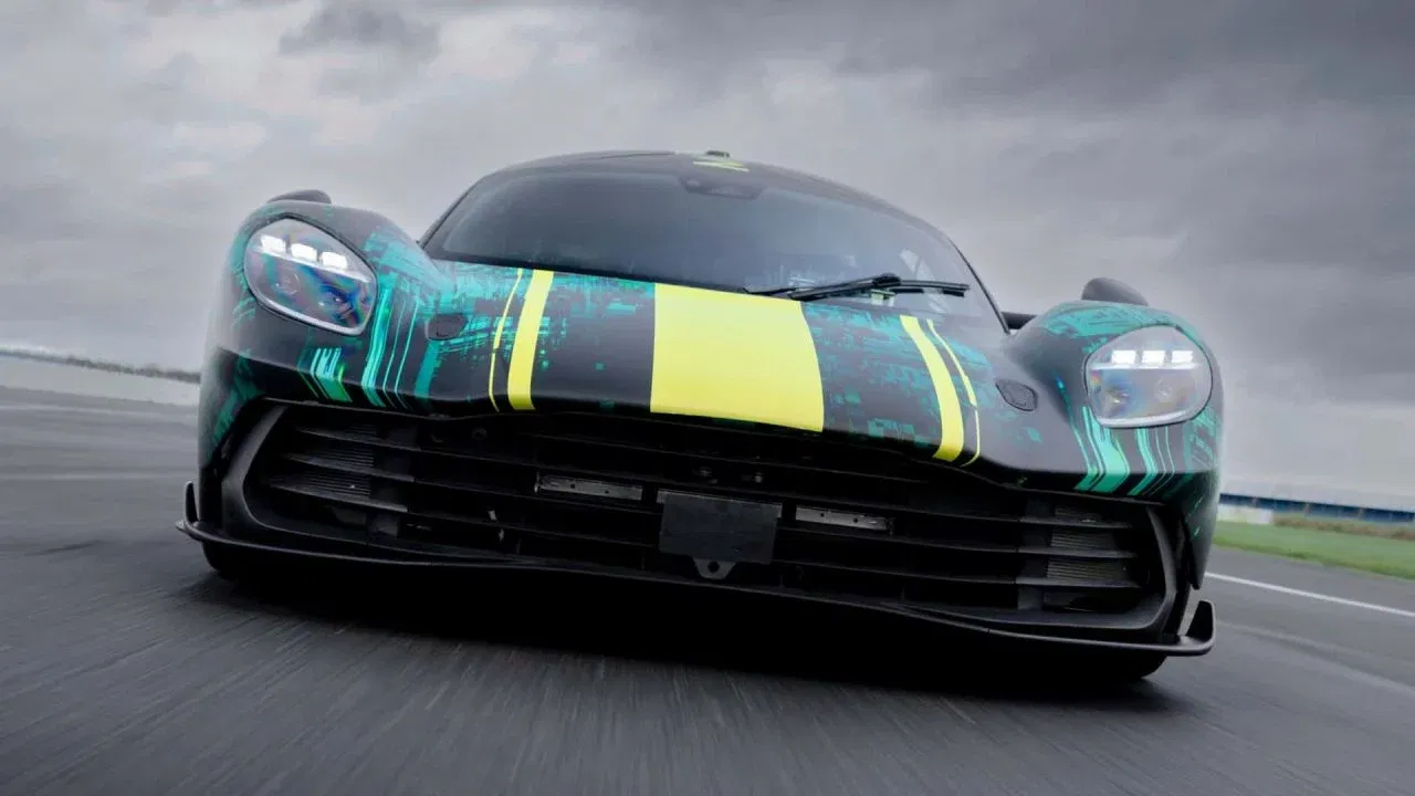 https://www.diariomotor.com/imagenes/2023/12/aston-martin-valhalla-02-1280x720.webp