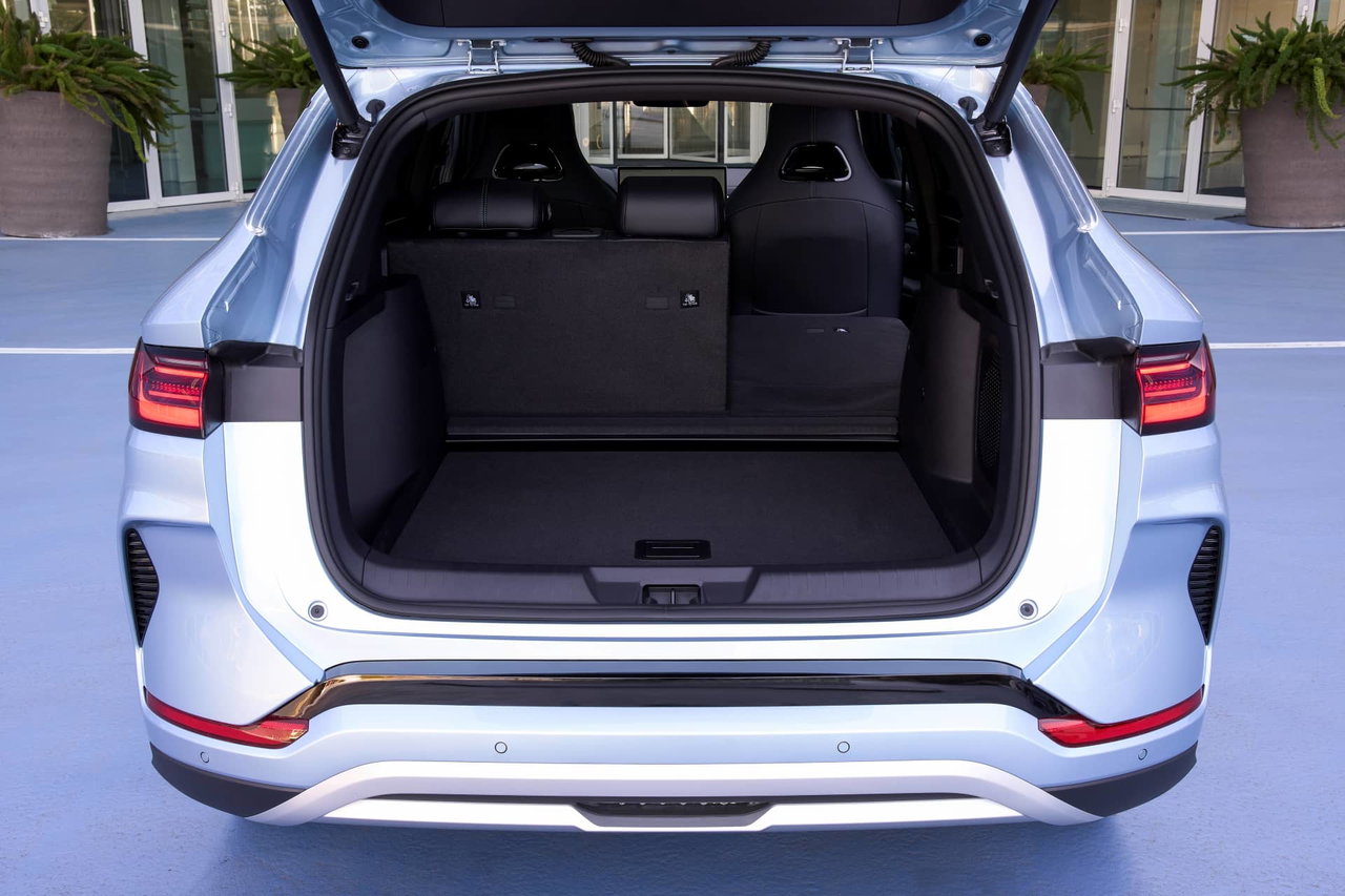 Vista del maletero del BYD Seal U, amplio y funcional para la familia. Vista del maletero del BYD Seal U, amplio y funcional para la familia.