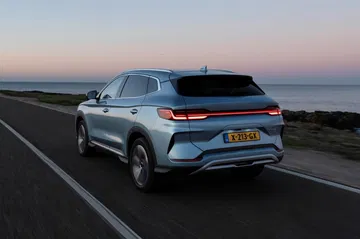 Silueta del BYD Seal U destacando su diseño trasero y lateral dinámico.