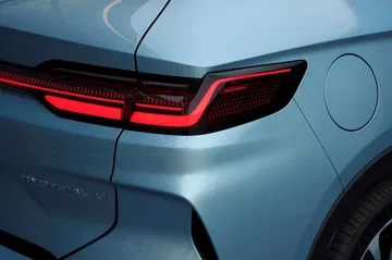 Vista detallada del piloto trasero del BYD Seal U con diseño moderno y minimalista