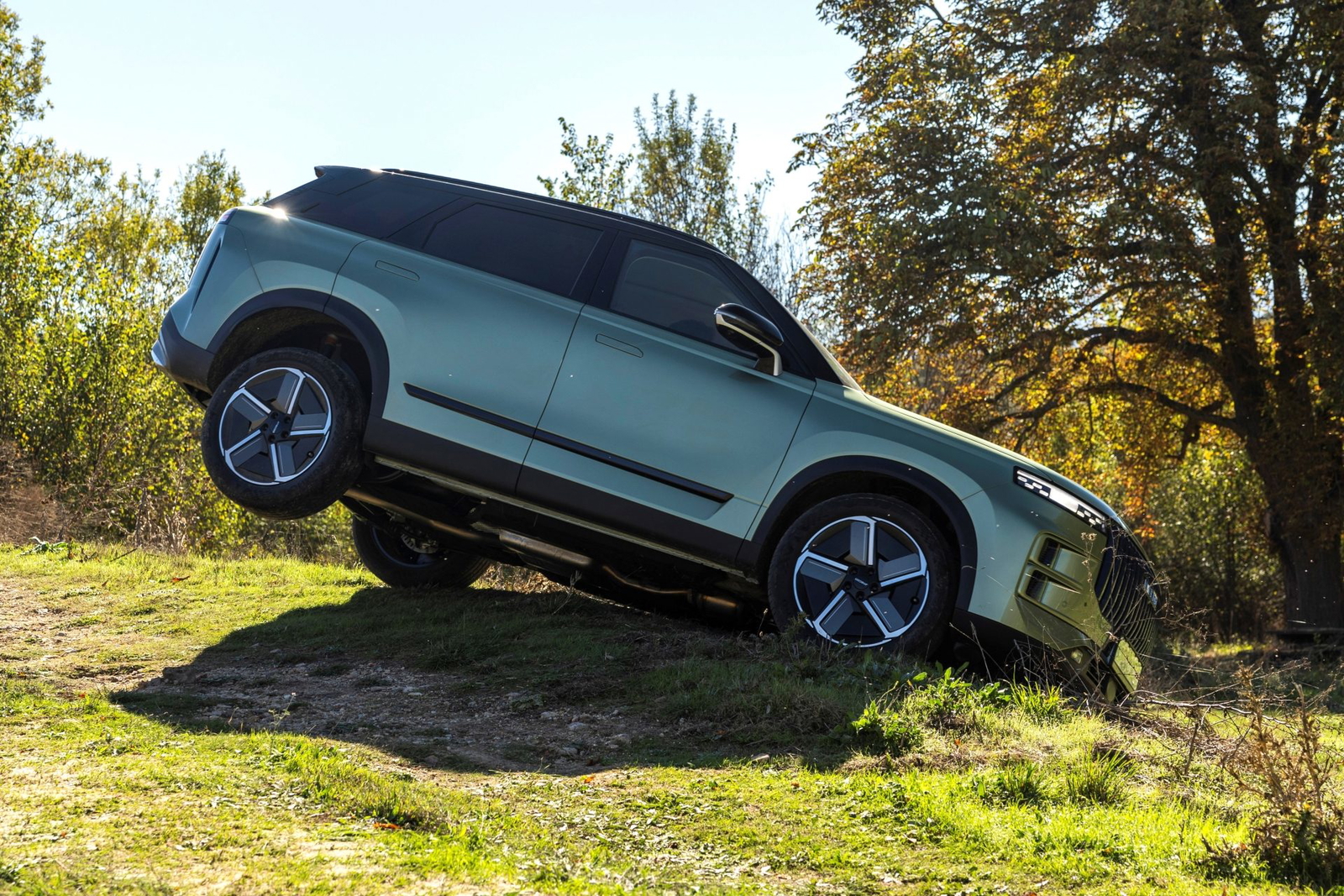 Ni Hyundai Tucson ni Kia Sportage, lo último de Jaecoo es un híbrido que no se enchufa con 224 CV y un precio rompedor