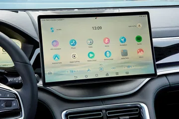 Pantalla táctil del sistema de infoentretenimiento.