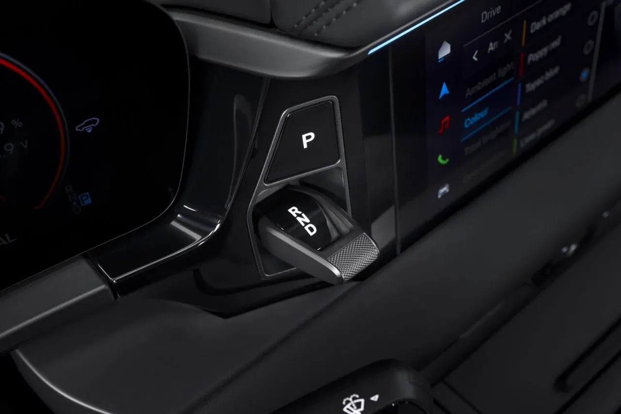 porsche-macan-4-interior-2024-11-1280x853.webp