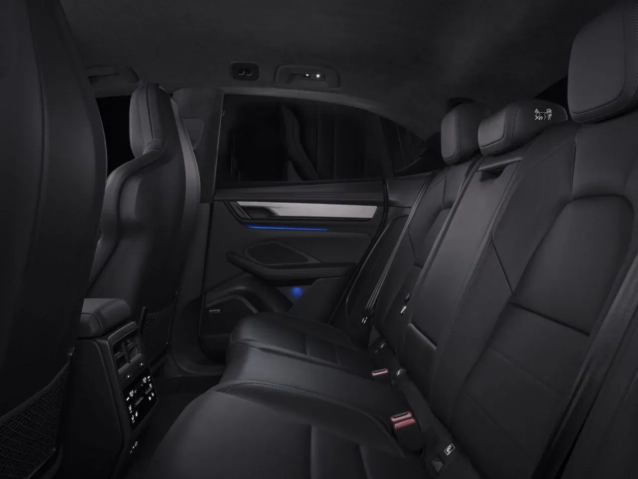 porsche-macan-4-interior-2024-12-1280x960.webp