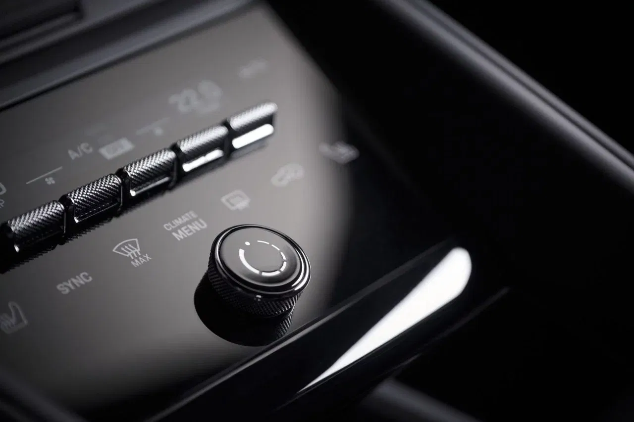 porsche-macan-4-interior-2024-6-1280x853.webp