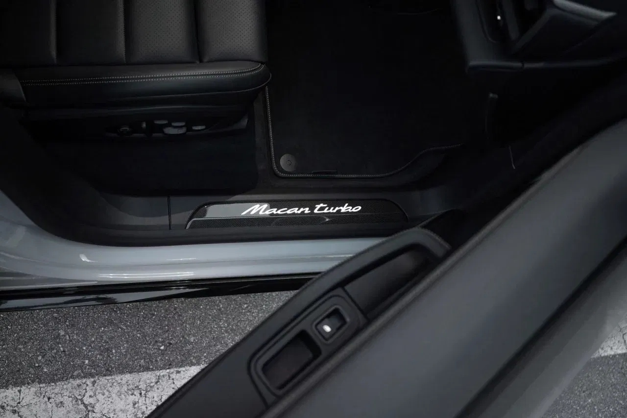 porsche-macan-turbo-interior-2024-3-1280x853.webp