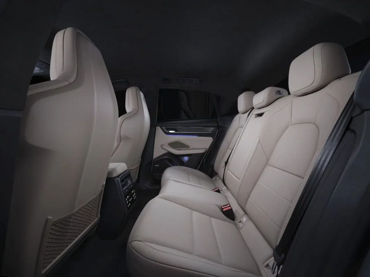 porsche-macan-turbo-interior-2024-8-1280x960.webp