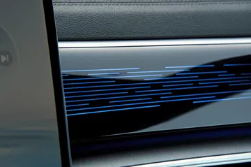 Detalle de la carrocería lateral del BYD Seal U, mostrando líneas dinámicas.
