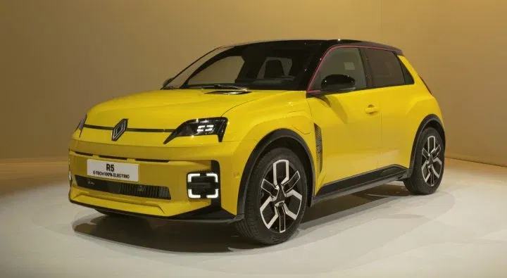 El nuevo Renault 5 convierte el coche eléctrico asequible en un objeto de  deseo