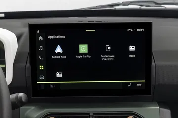 Vista del sistema de infotainment del Dacia Spring, nítido y funcional.