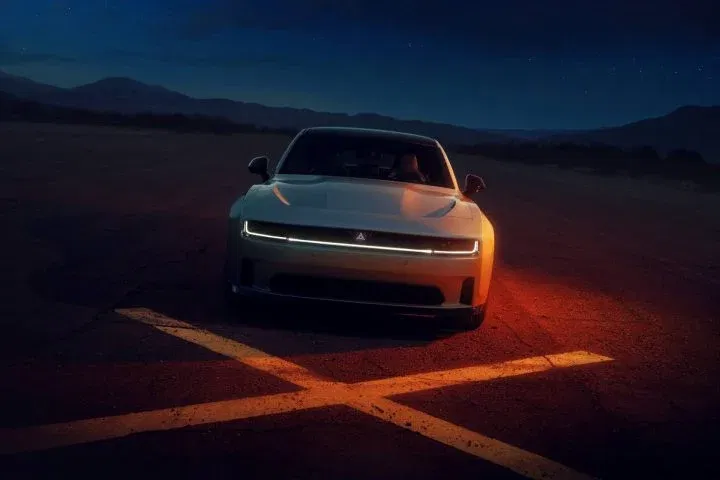 Imagen de un repost: El Dodge Charger no abandona la combustión interna, pero para escarnio de los puristas… sí los V8