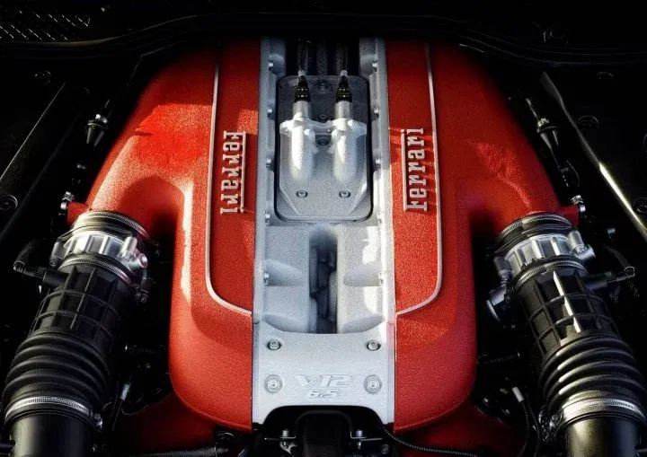 motor-v12-ferrari-812-superfast-720x509.webp