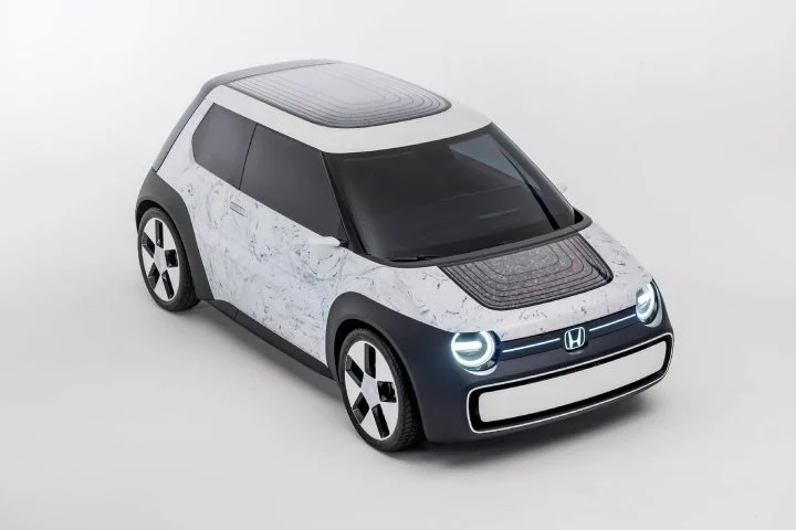 Honda explora un diseño sostenible y futurista en el Salón de Milán.