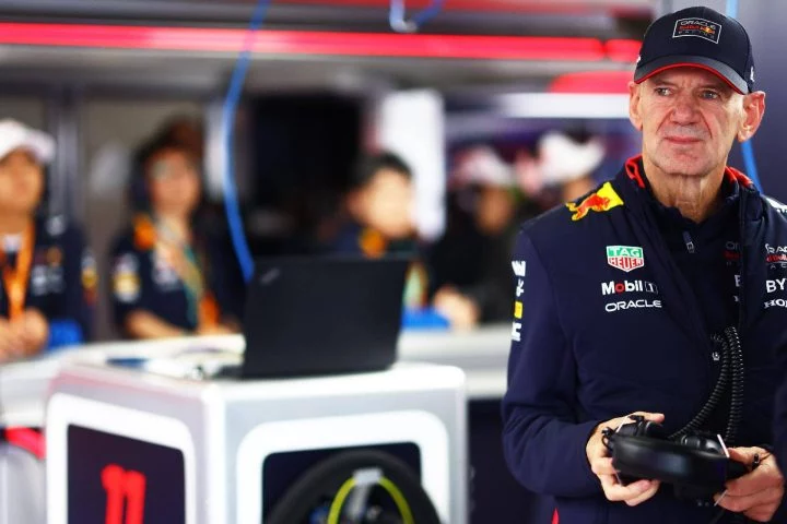 Adrian Newey en el paddock de Red Bull, una figura clave en la F1.