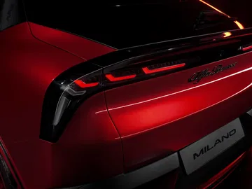 Vista en detalle de la zaga que denota la elegancia de Alfa Romeo