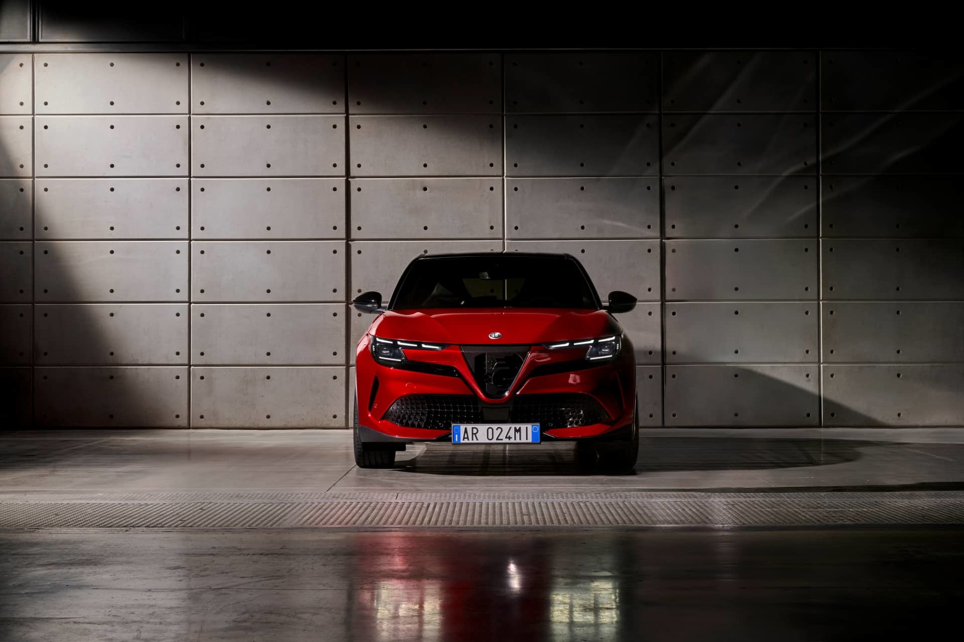 Vista posterior del Alfa Romeo Junior que destaca sus líneas clásicas.