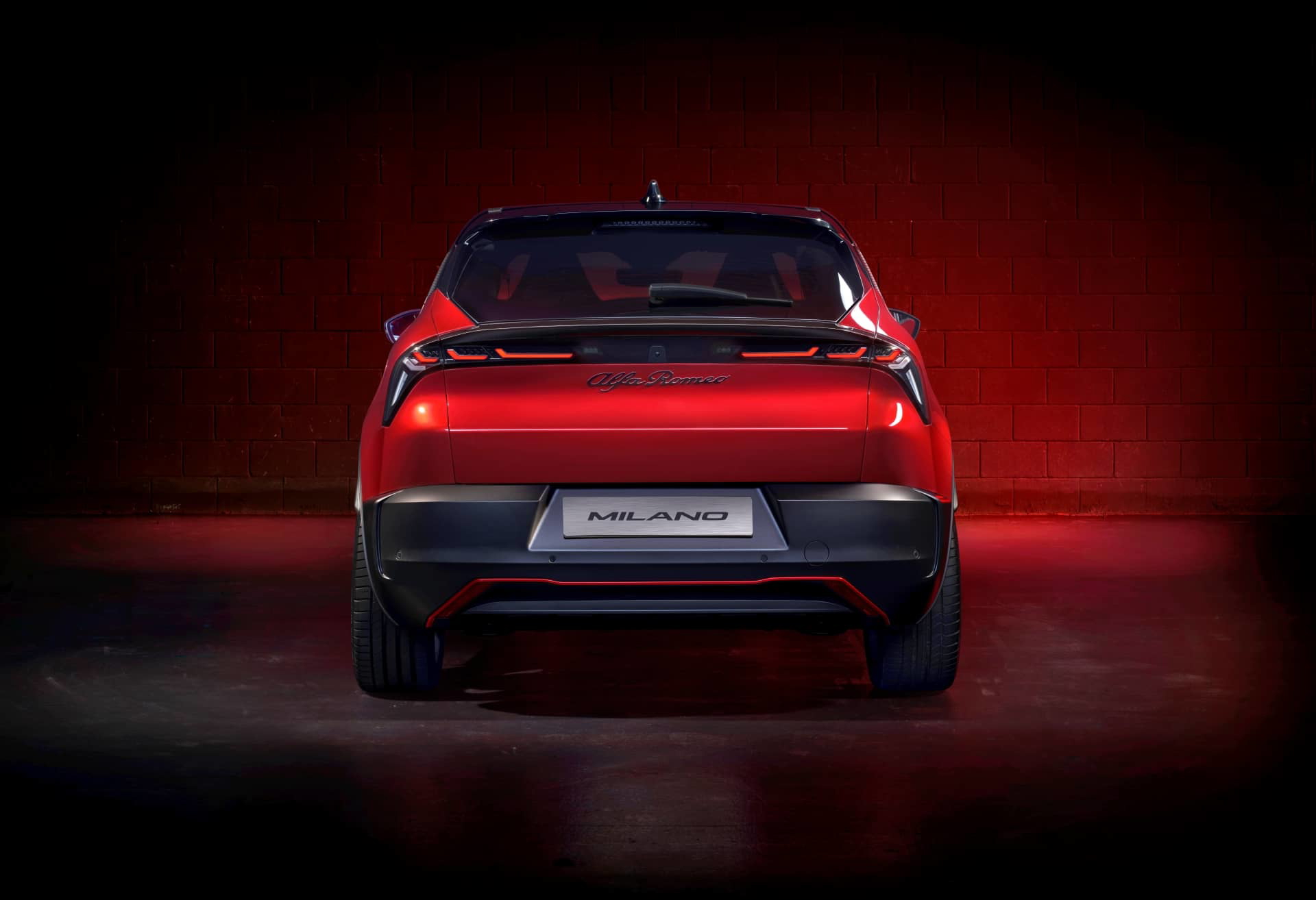 Vista trasera del Alfa Romeo Junior destacando su diseño deportivo