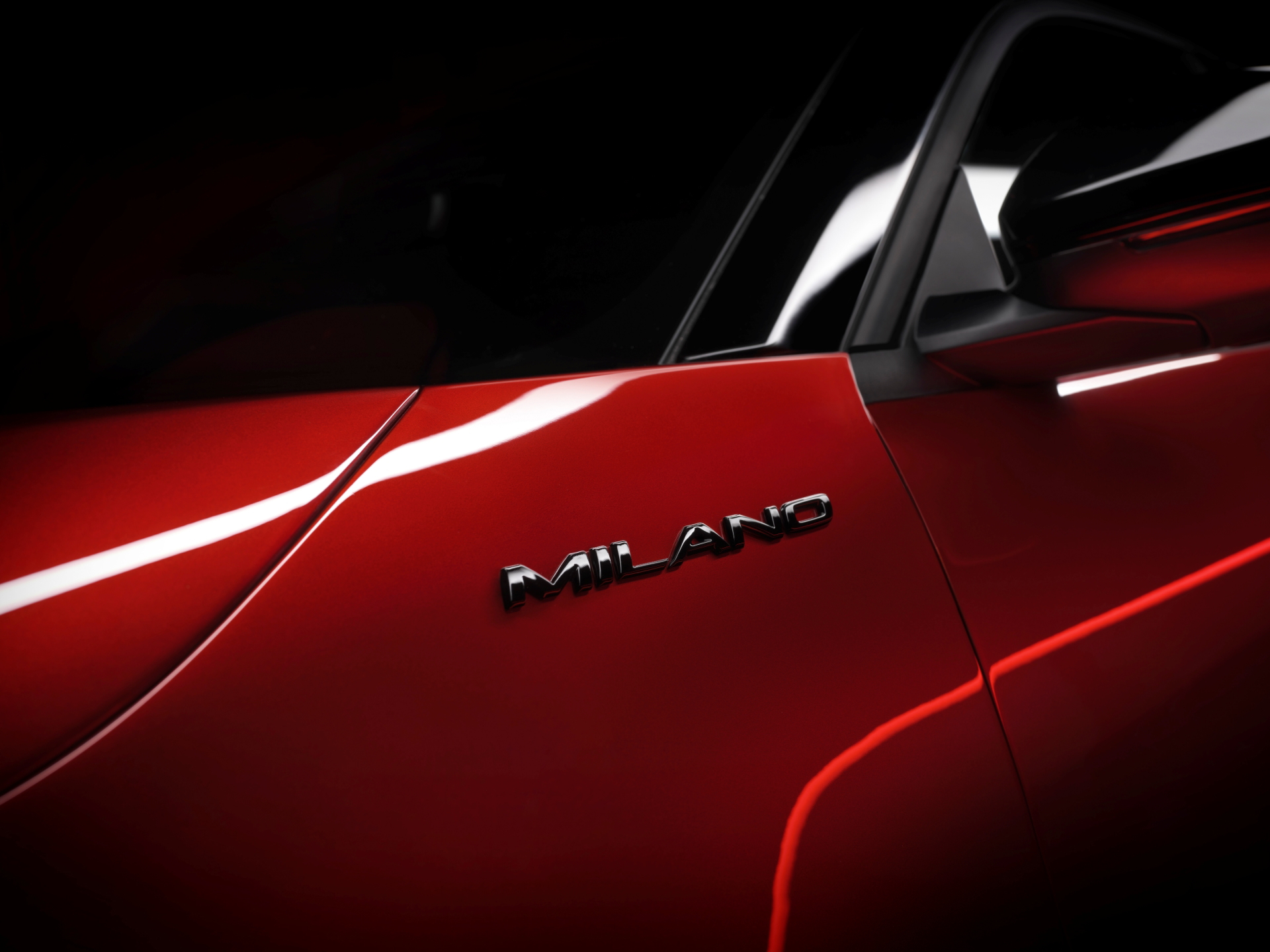 Vista cercana del emblema y línea lateral del Alfa Romeo Junior.