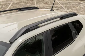 Barras en el techo del Dacia Duster, útiles para transporte de carga.