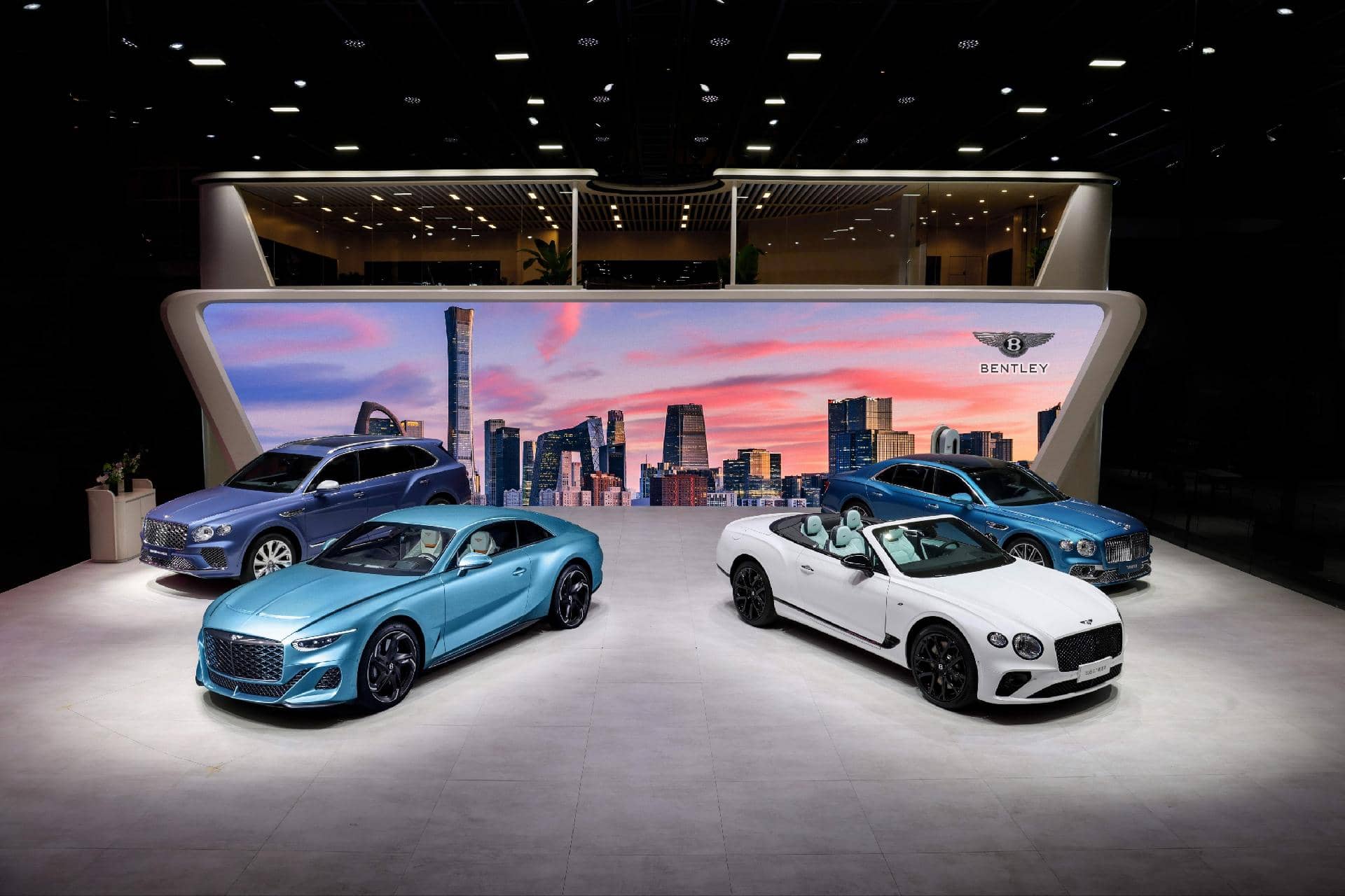 La gama Bentley deslumbra con su elegancia en el salón de Beijing 2024