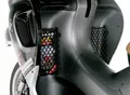 Primer plano del diseño lateral y protecciones de BMW C1 de segunda mano.