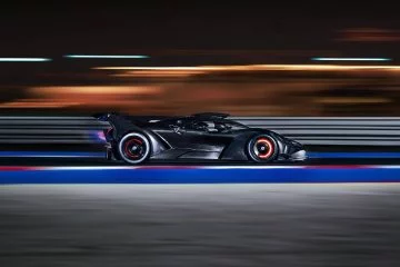 Impresionante Bugatti en acción, capturado en la pista de Le Mans.