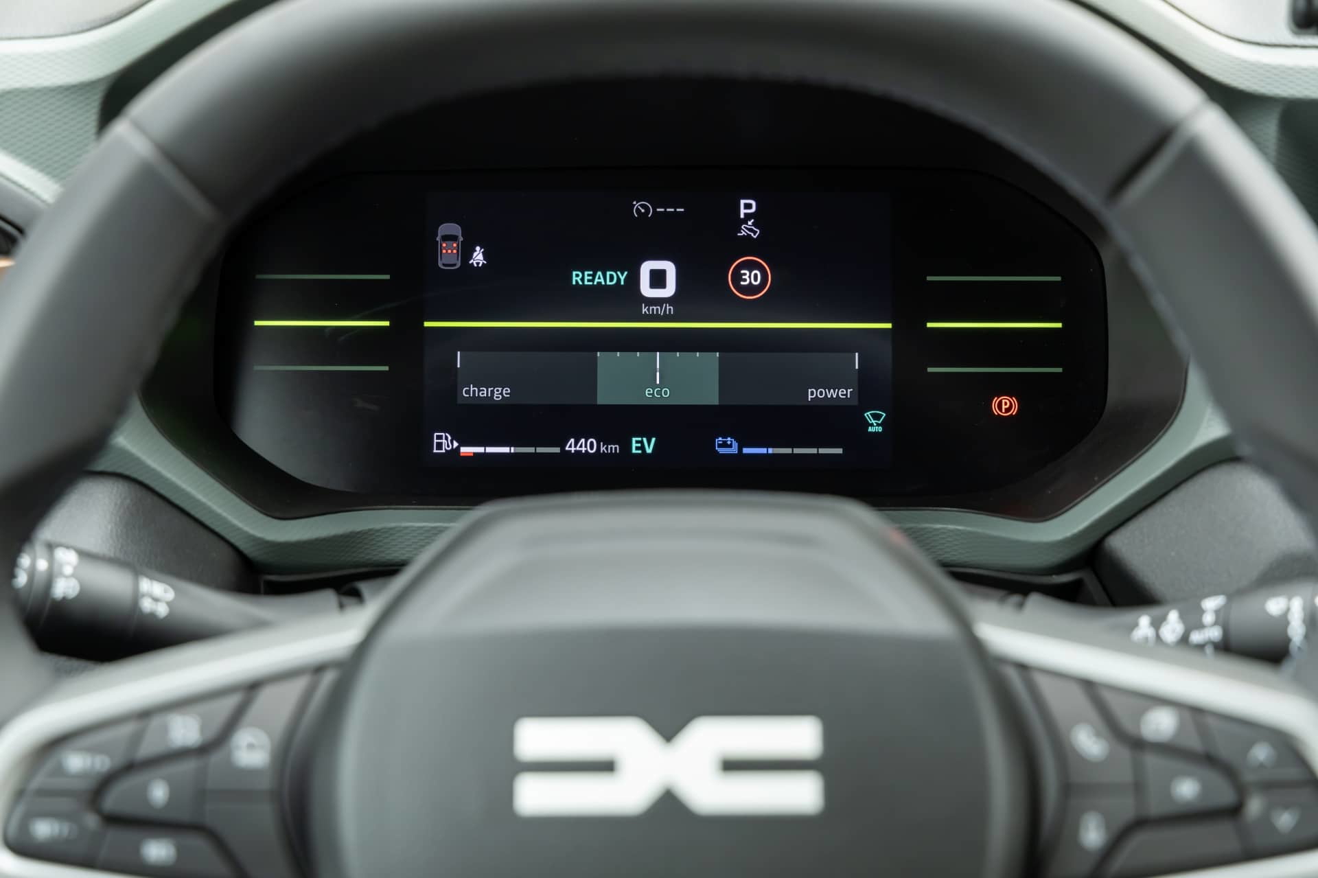 Vista del cuadro de instrumentos digital del Dacia Duster, clara y moderna.