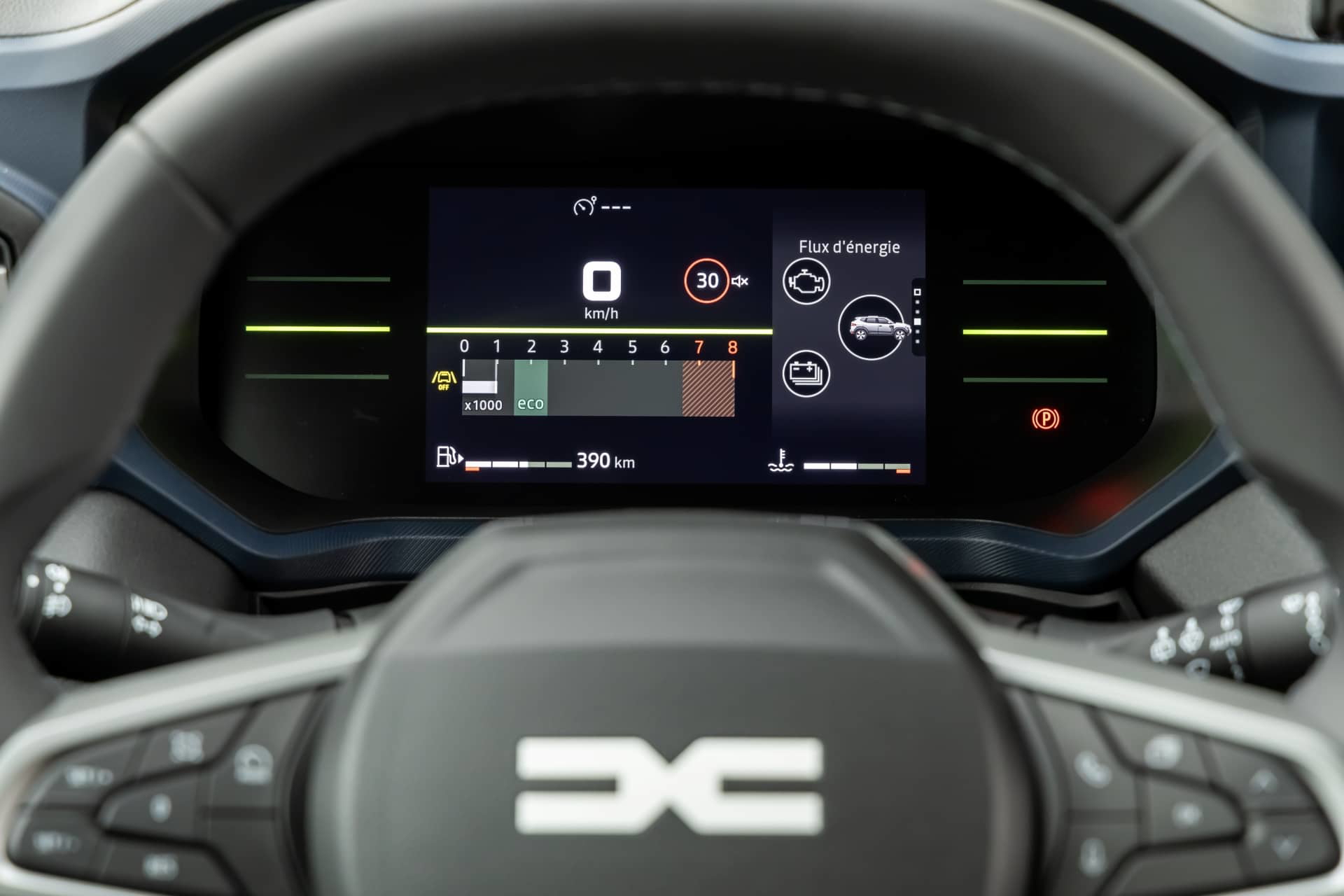 Vista del cuadro de instrumentos digital del Dacia Duster, con información clara.