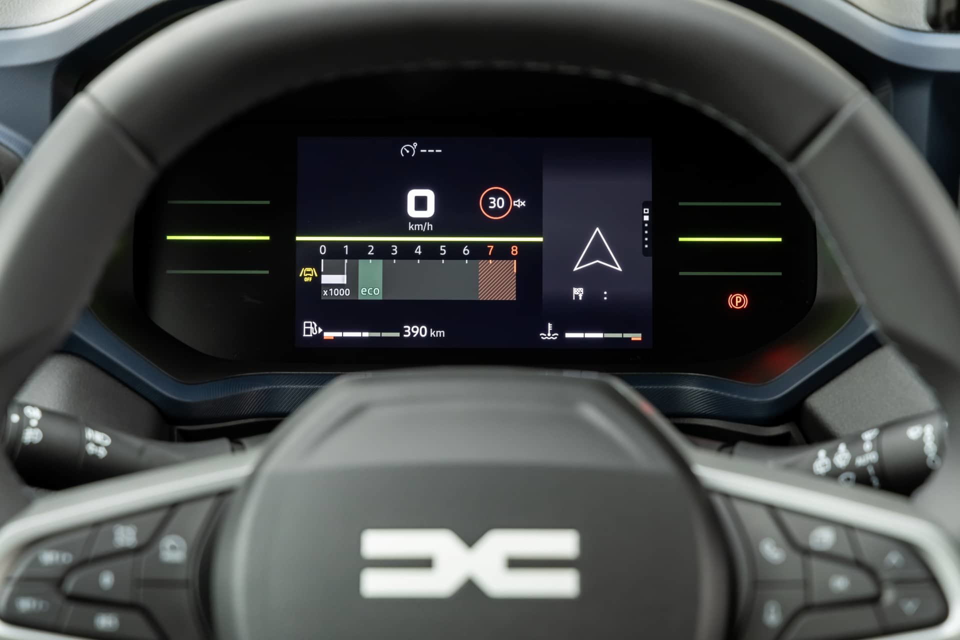 Pantalla digital del cuadro de instrumentos del Dacia Duster, con información clara.