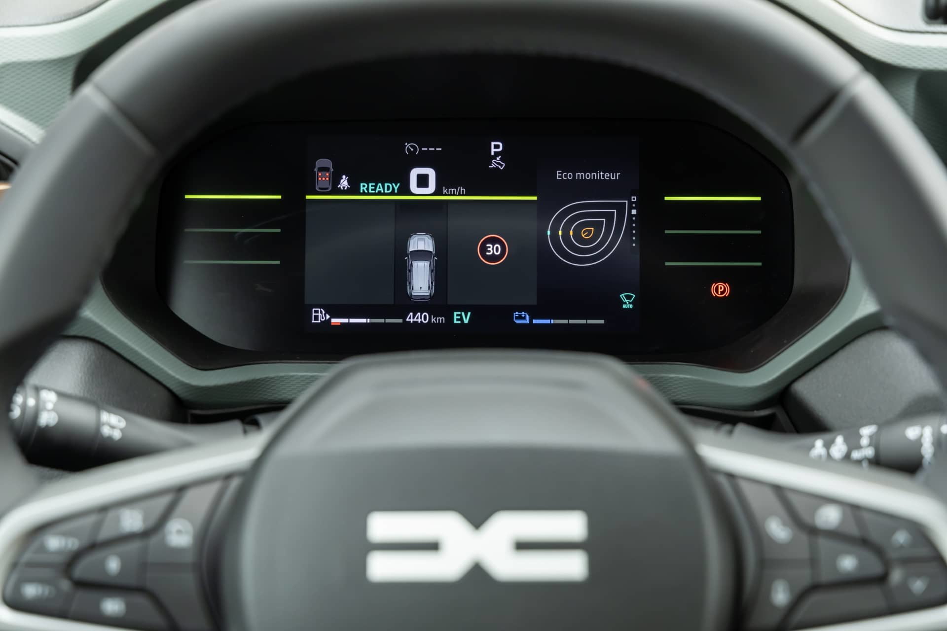 Vista del cuadro de instrumentos digital del Dacia Duster, moderno y funcional.