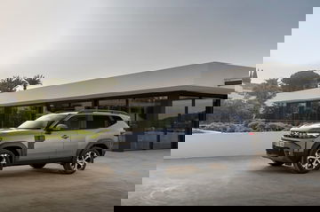 Vista lateral del Dacia Duster destacando su línea y diseño robusto
