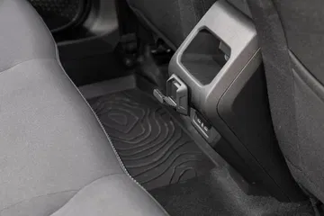 Vista de la consola central del Dacia Duster, mostrando controles e inserciones.