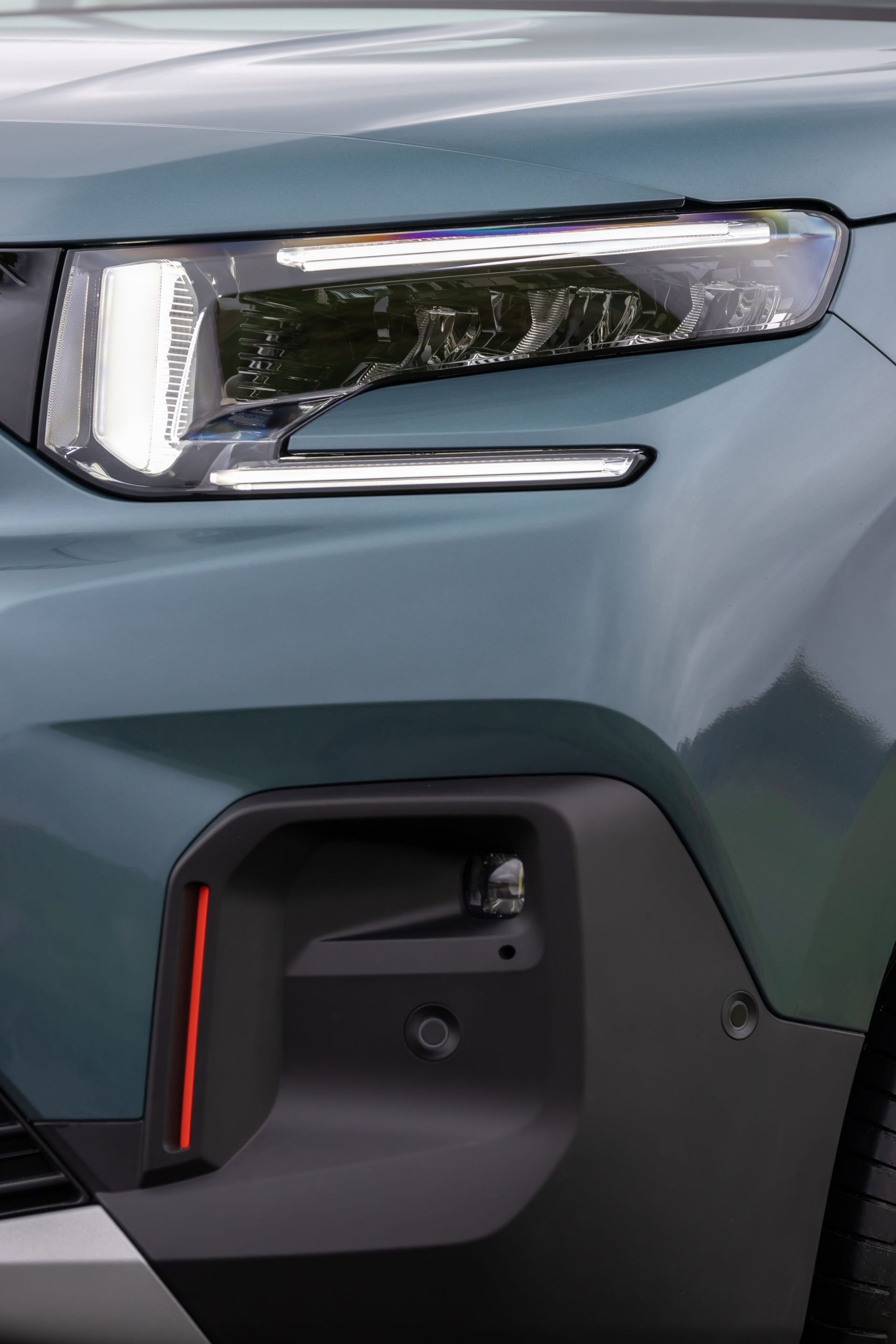 Detalle del innovador diseño del faro del Citroën Berlingo.