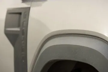 Vista del guardabarros robusto del Dacia Duster, destacando su diseño para terrenos difíciles.