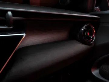 Acabados interiores del Alfa Romeo Junior mostrando la calidad de los materiales.
