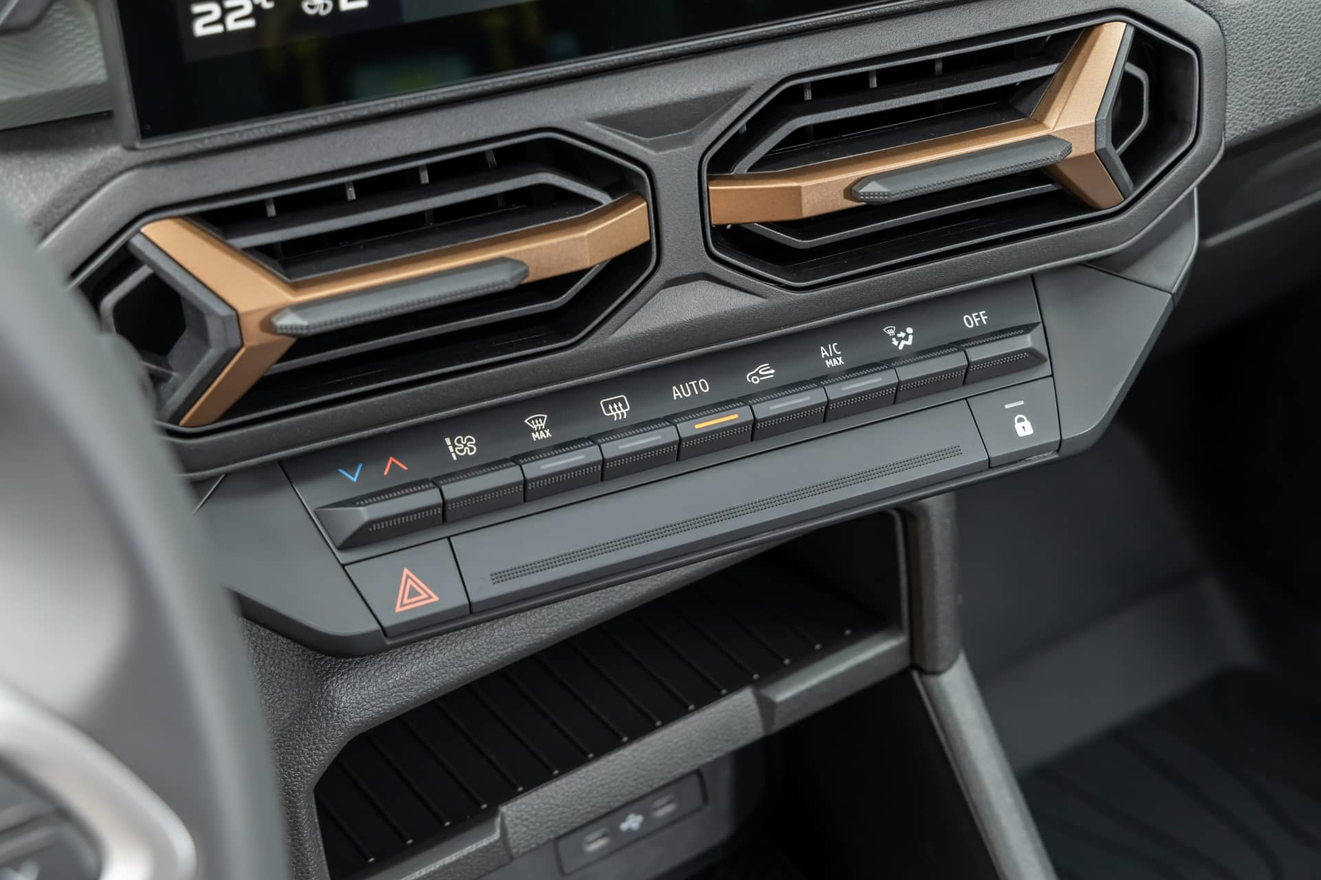 Vista cercana del sistema de climatización del Dacia Duster.