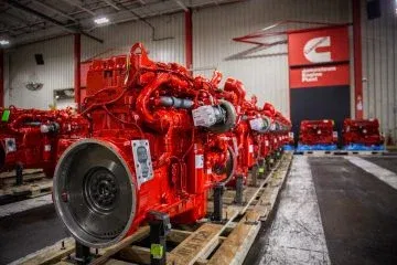 Imagen del imponente motor Diesel Cummins X15 en proceso ensamblaje Imagen del imponente motor Diesel Cummins X15 en proceso ensamblaje