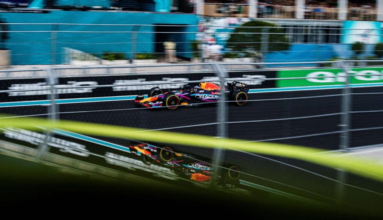 Monoplaza de Fórmula 1 en acción durante el Gran Premio de Miami