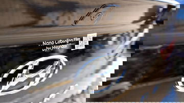 Vista del innovador Nano Cooling Film de Hyundai aplicado en la carrocería.