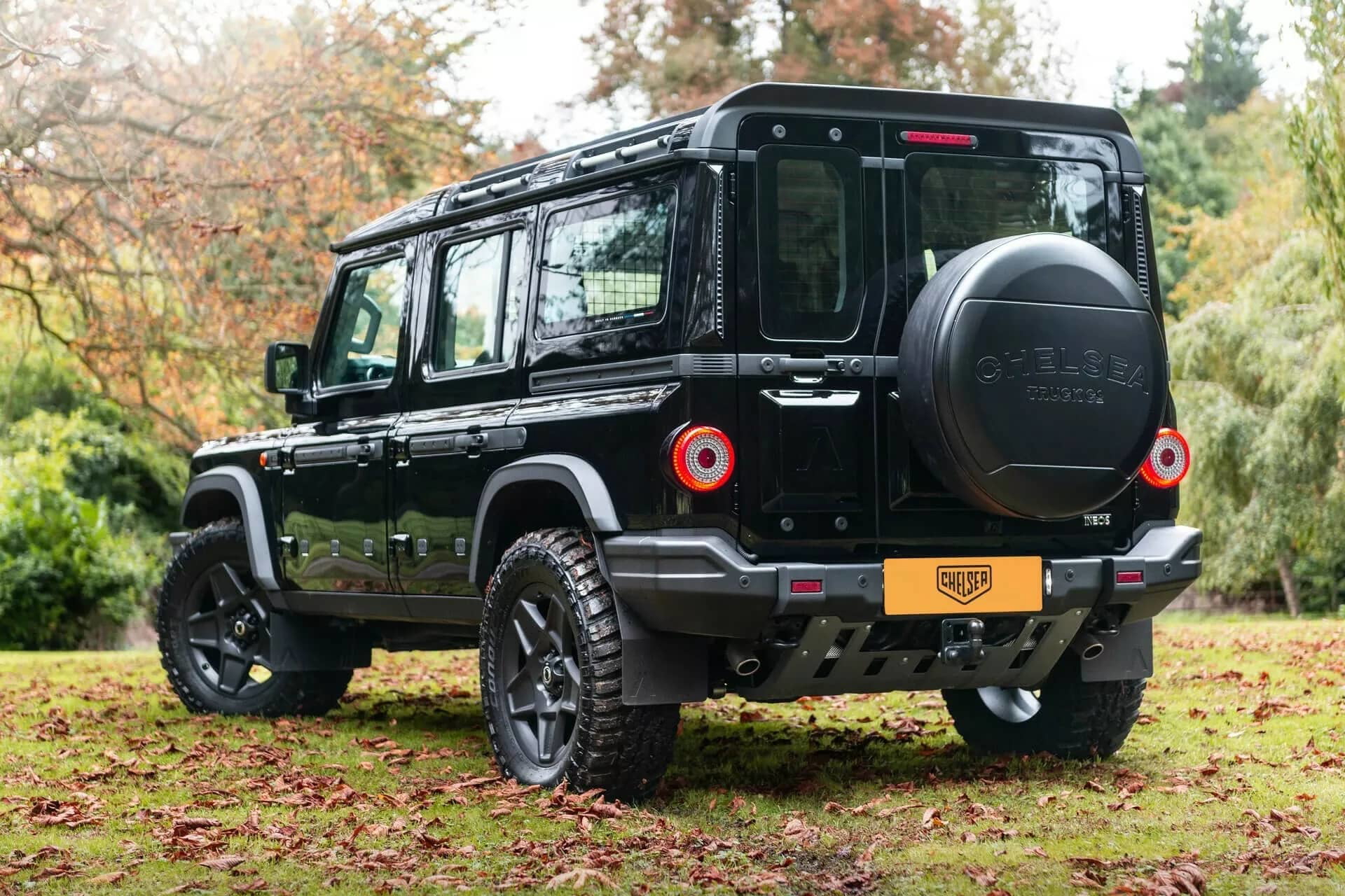 Vista trasera lateral del Ineos Grenadier en acabado Chelsea 2024.