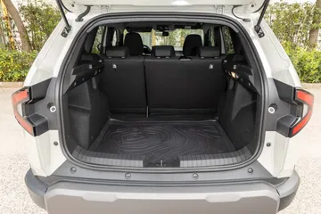 Vista del maletero del Dacia Duster, destacando su capacidad y versatilidad.