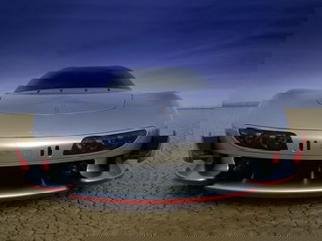 Vista frontal del Mitsubishi HSR-II Concept resaltando su diseño futurista.