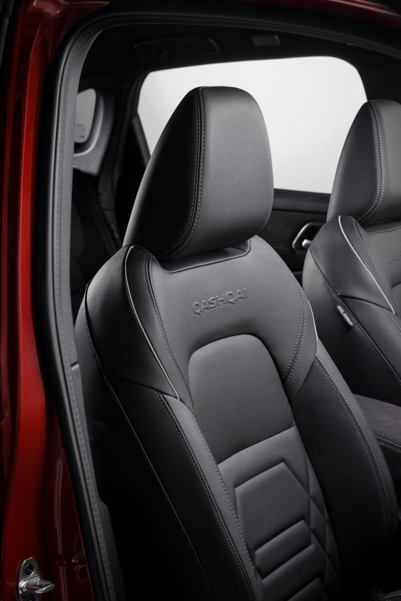 Asiento del conductor en Nissan Qashqai 2024 con tapicería de cuero premium.