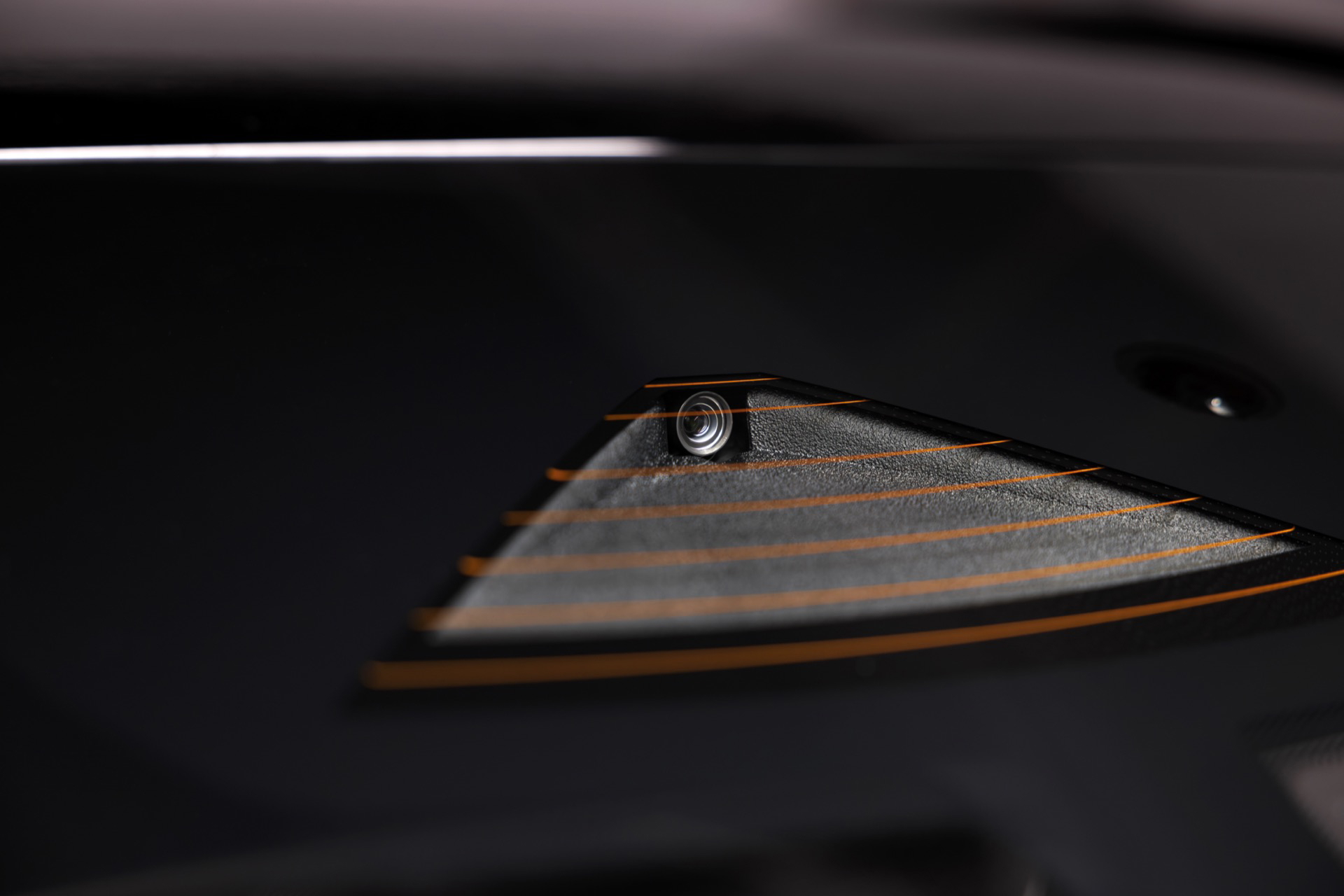 Detalle altavoz Bose en puerta Nissan Qashqai 2024, acabados premium.